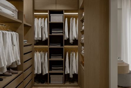 Kemer Villa 2 Ebeveyn Giyinme Odası